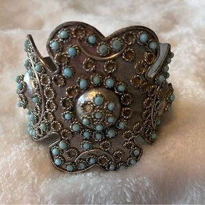 Gorgeous turquoise beaded bracelet